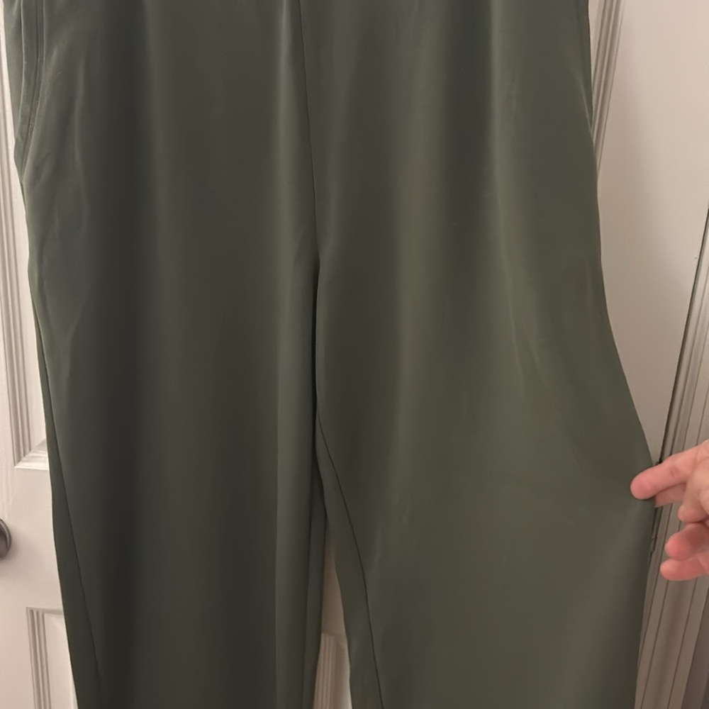 2X Green soft and comfy lounge pants. EUC - Picture 3 of 6